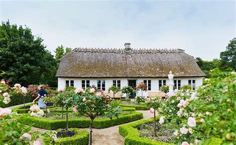 dronning louises tehus|HISTORIEN KORT FORTALT .
